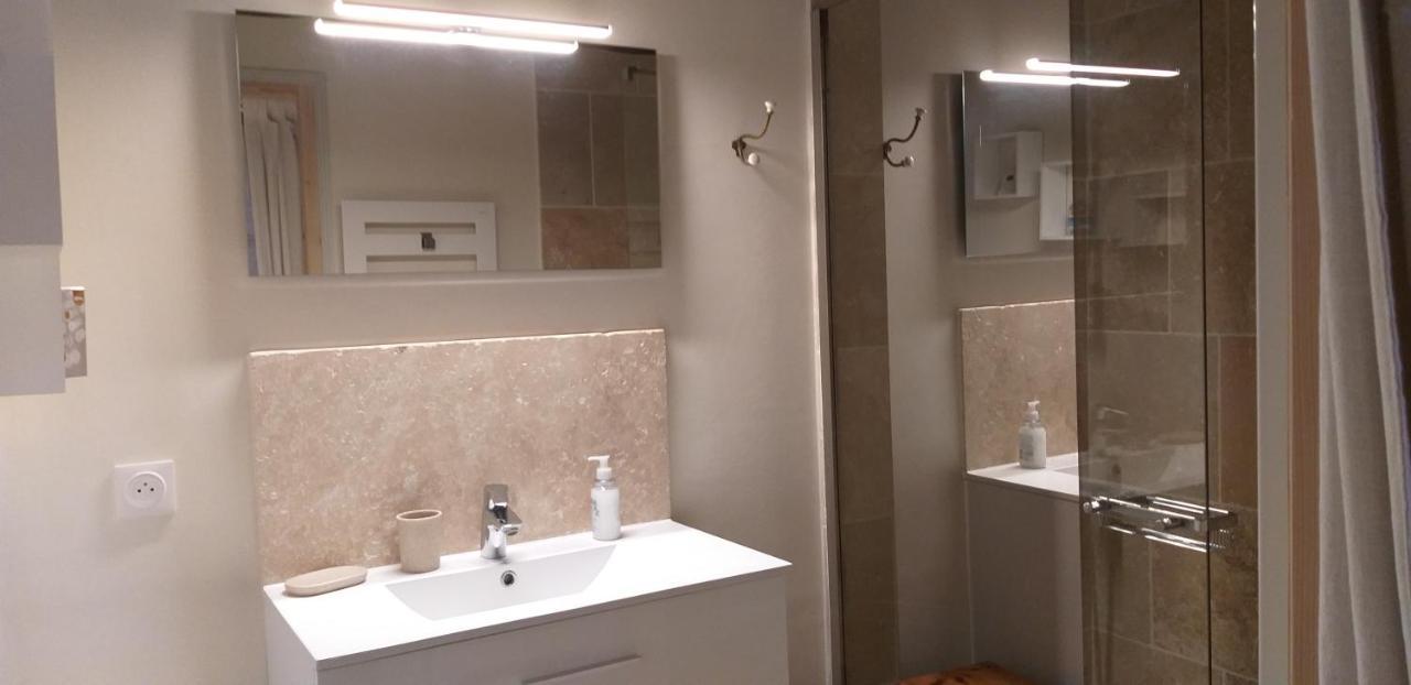 Suite De Charme Dans Une Maison Charentaise Cozes Buitenkant foto