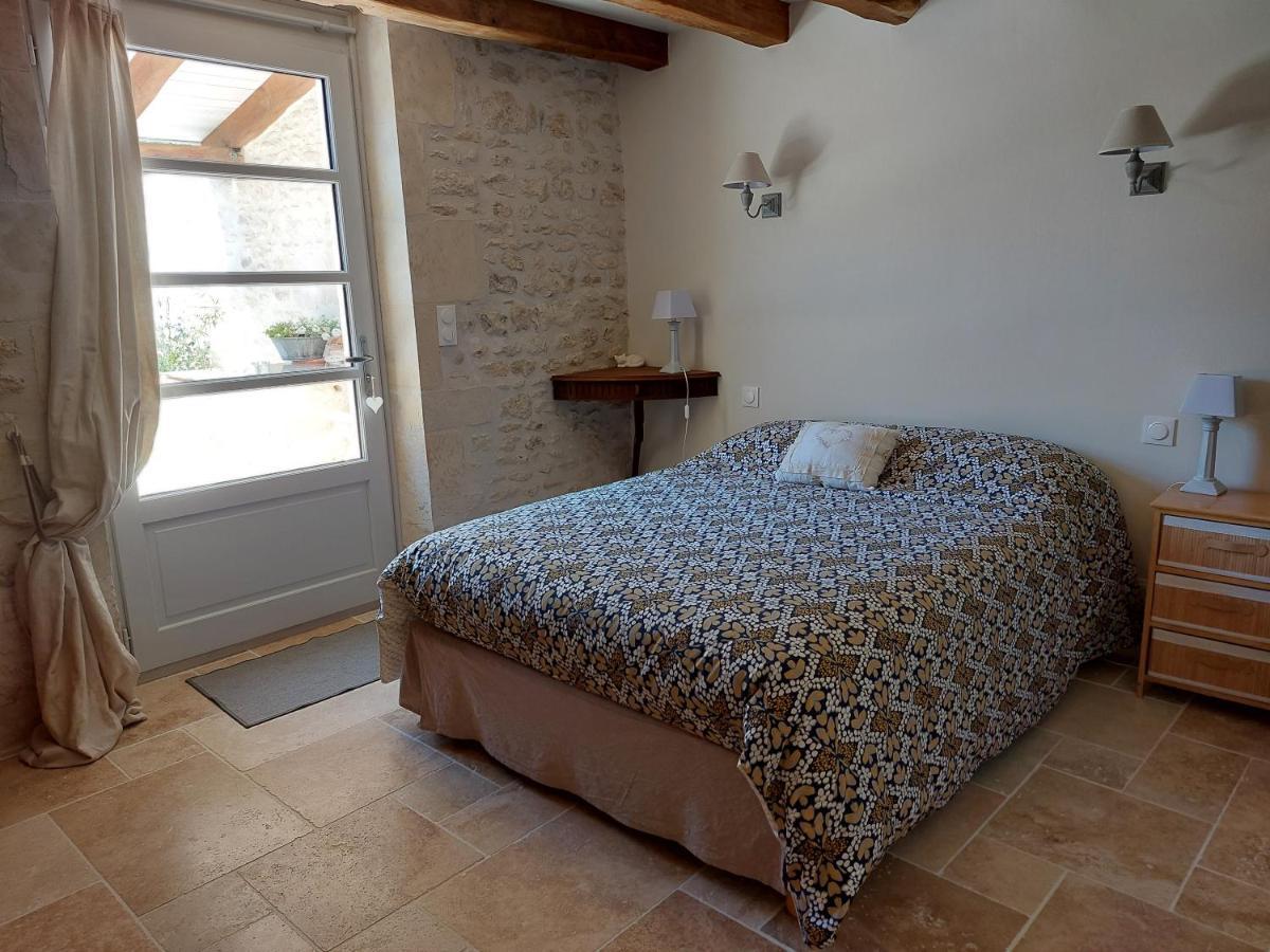 Suite De Charme Dans Une Maison Charentaise Cozes Buitenkant foto